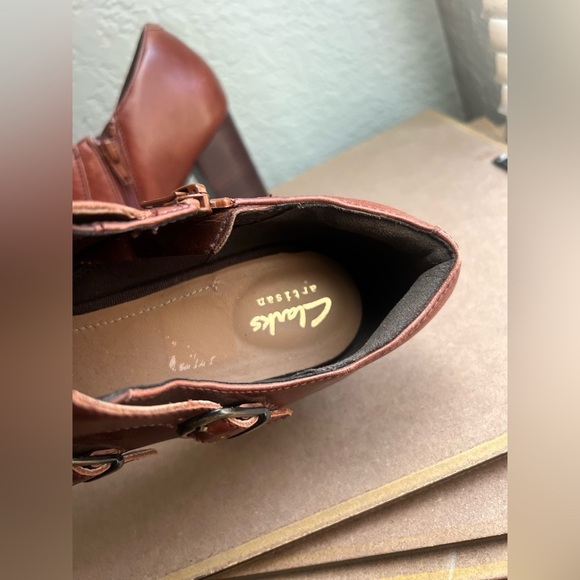 Clarks Artisan Elipsa Mae Double Buckle Brown Block Heels Ankle Boots Size 10 - Picture 7 of 13